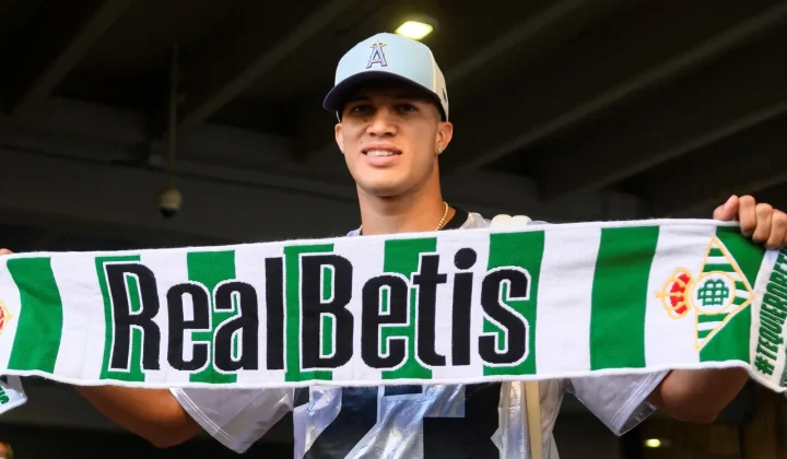 River negocia por Deossa: Betis pide 10 millones y aparece Vasco da Gama como competidor