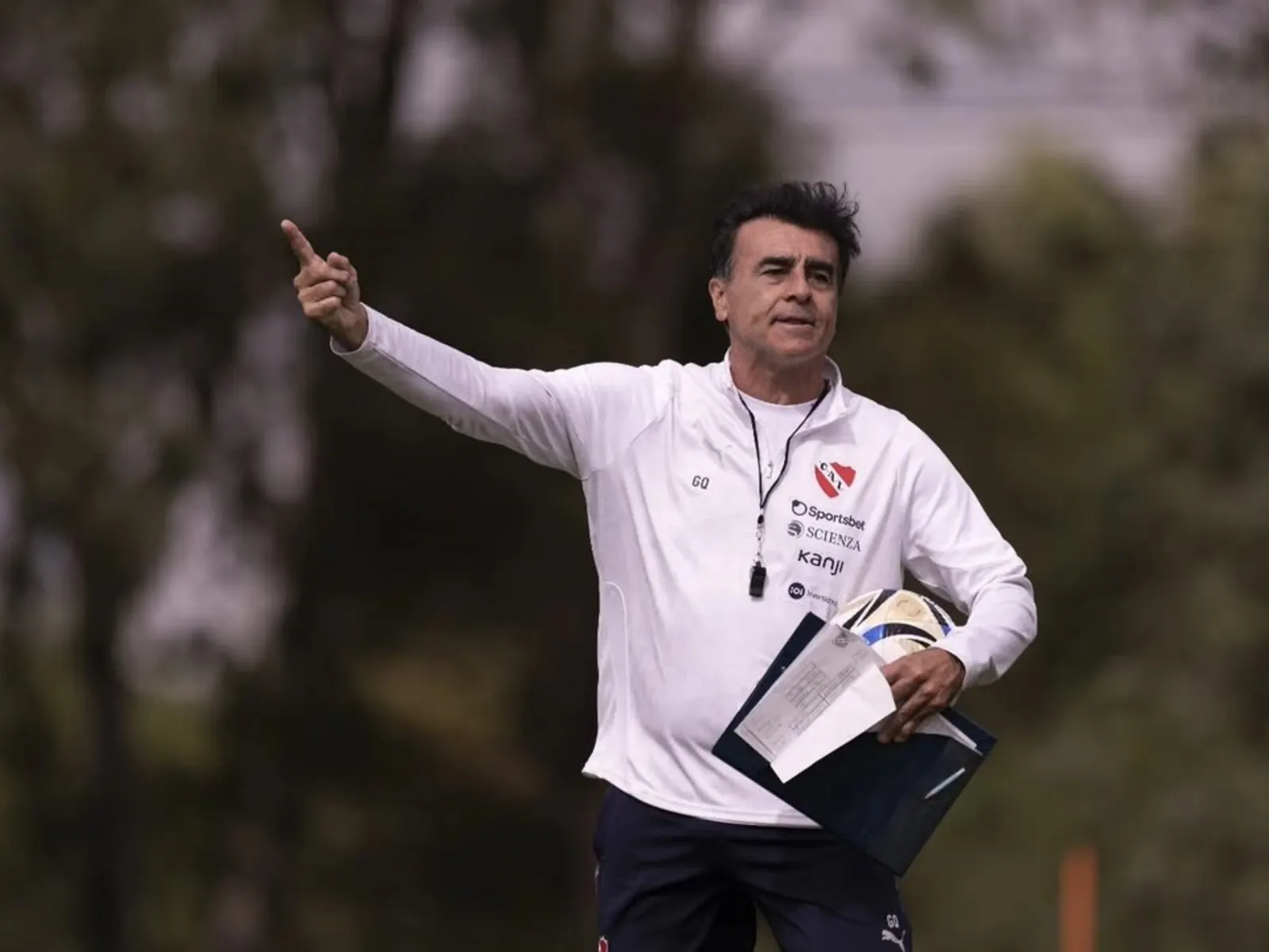 Jugadores de Independiente entrenando en el predio de Villa Domínico.