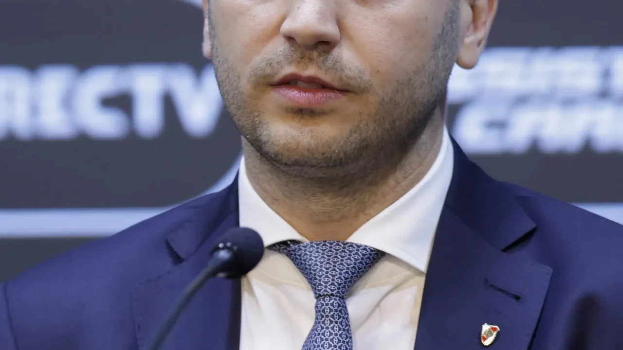 El mundo del fútbol argentino se sacude con declaraciones que avivan la eterna rivalidad. Stefano Di Carlo, presidente de River Plate, rompi