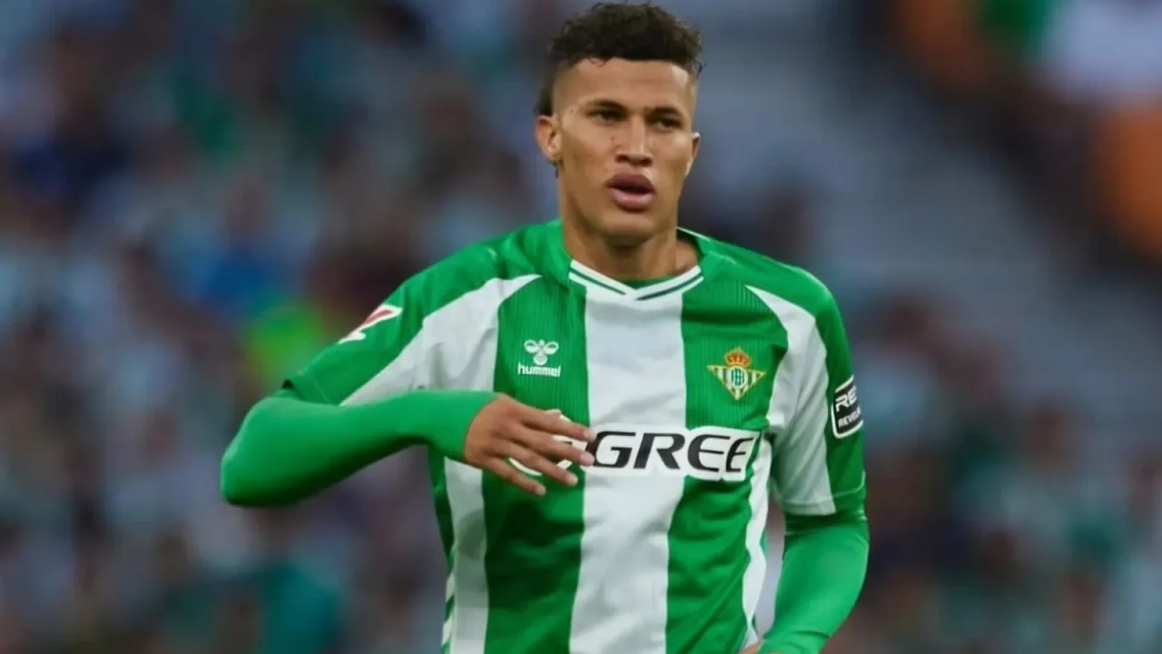 River busca a De La Cruz y el Betis negocia: oferta formal por el volante