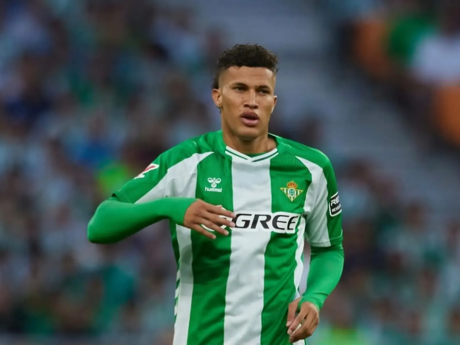 River busca a De La Cruz y el Betis negocia: oferta formal por el volante