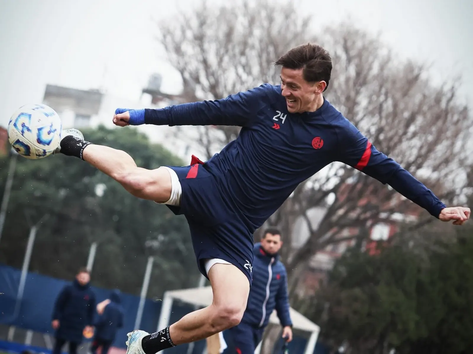 Nicolás Tripichio, capitán de San Lorenzo, con la cinta en el brazo.
