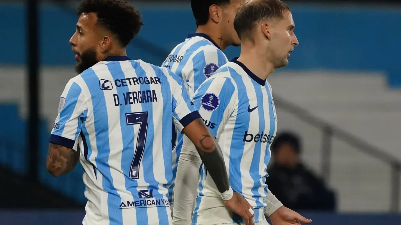 Racing se despide de la Copa Sudamericana con un triunfo ante Independiente Petrolero en un partido sin trascendencia