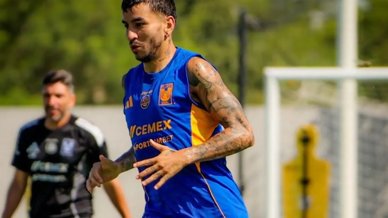 Ángel Correa regresó a México en medio del interés de River: Tigres aguarda oferta