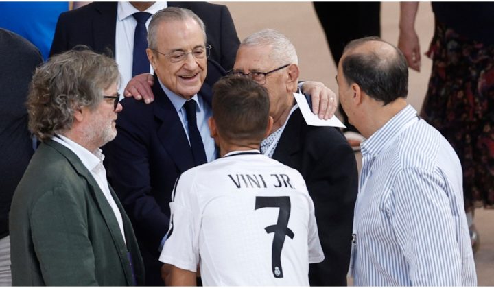 Florentino Pérez emite su voto en las elecciones del Real Madrid