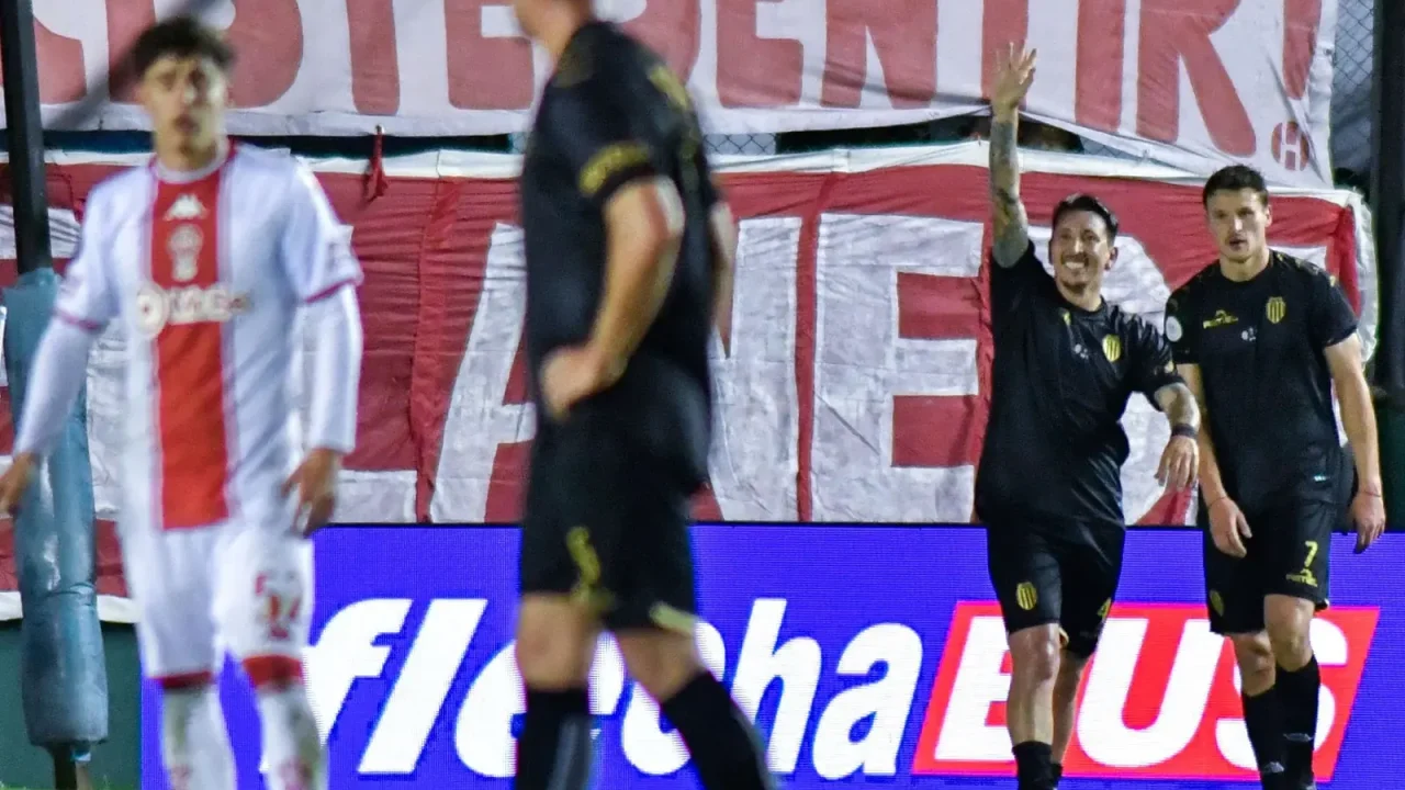 Barracas Central dio el golpe y eliminó a Huracán de la Copa Argentina con un golazo