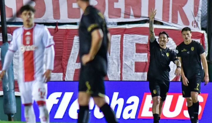 Barracas Central dio el golpe y eliminó a Huracán de la Copa Argentina con un golazo