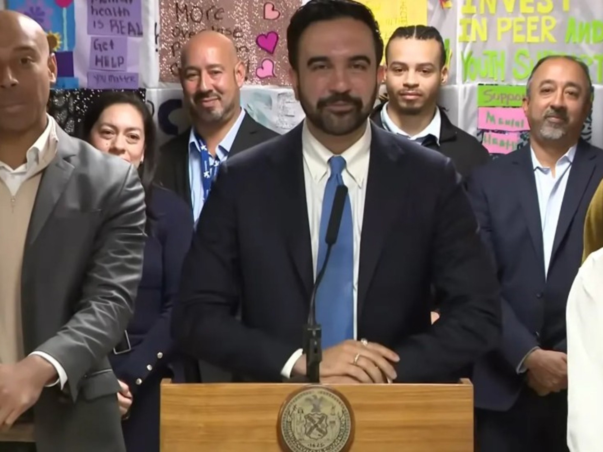 Foto del alcalde de Nueva York, Zohran Mamdani, durante un anuncio oficial.
