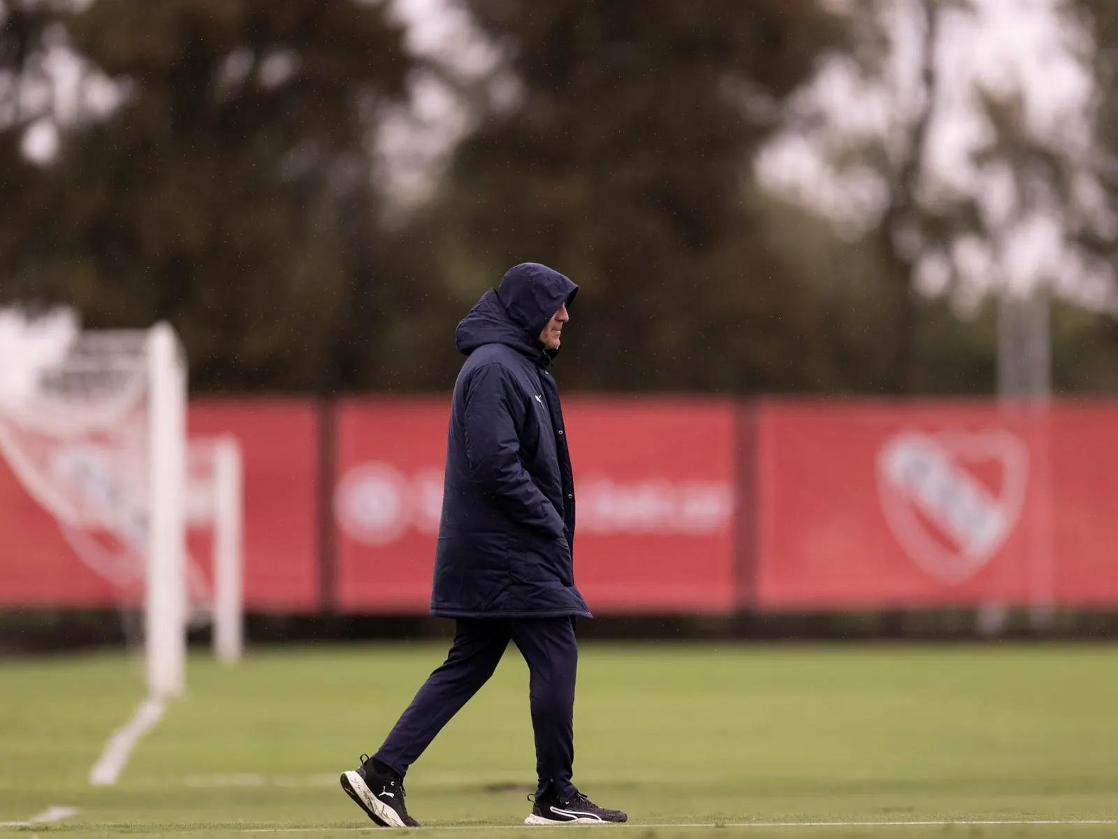Jugadores de Independiente entrenando durante una práctica.