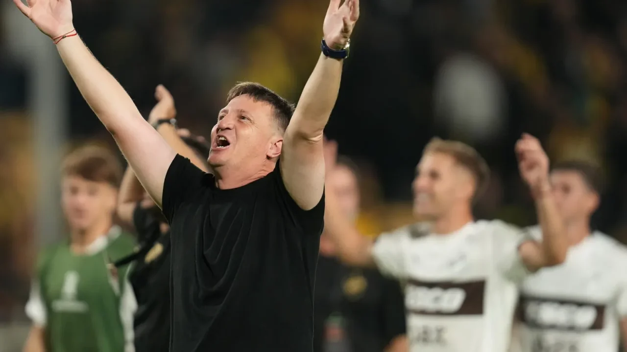 Platense, ante un gigante brasileño, define su futuro en la Libertadores con un equipo con dudas