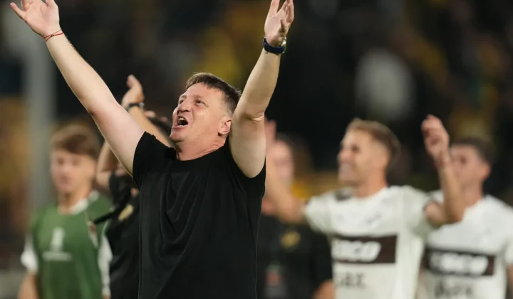 Platense, ante un gigante brasileño, define su futuro en la Libertadores con un equipo con dudas
