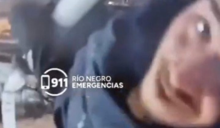 Hombre intenta destruir domo de seguridad en Cipolletti y queda expuesto en vivo