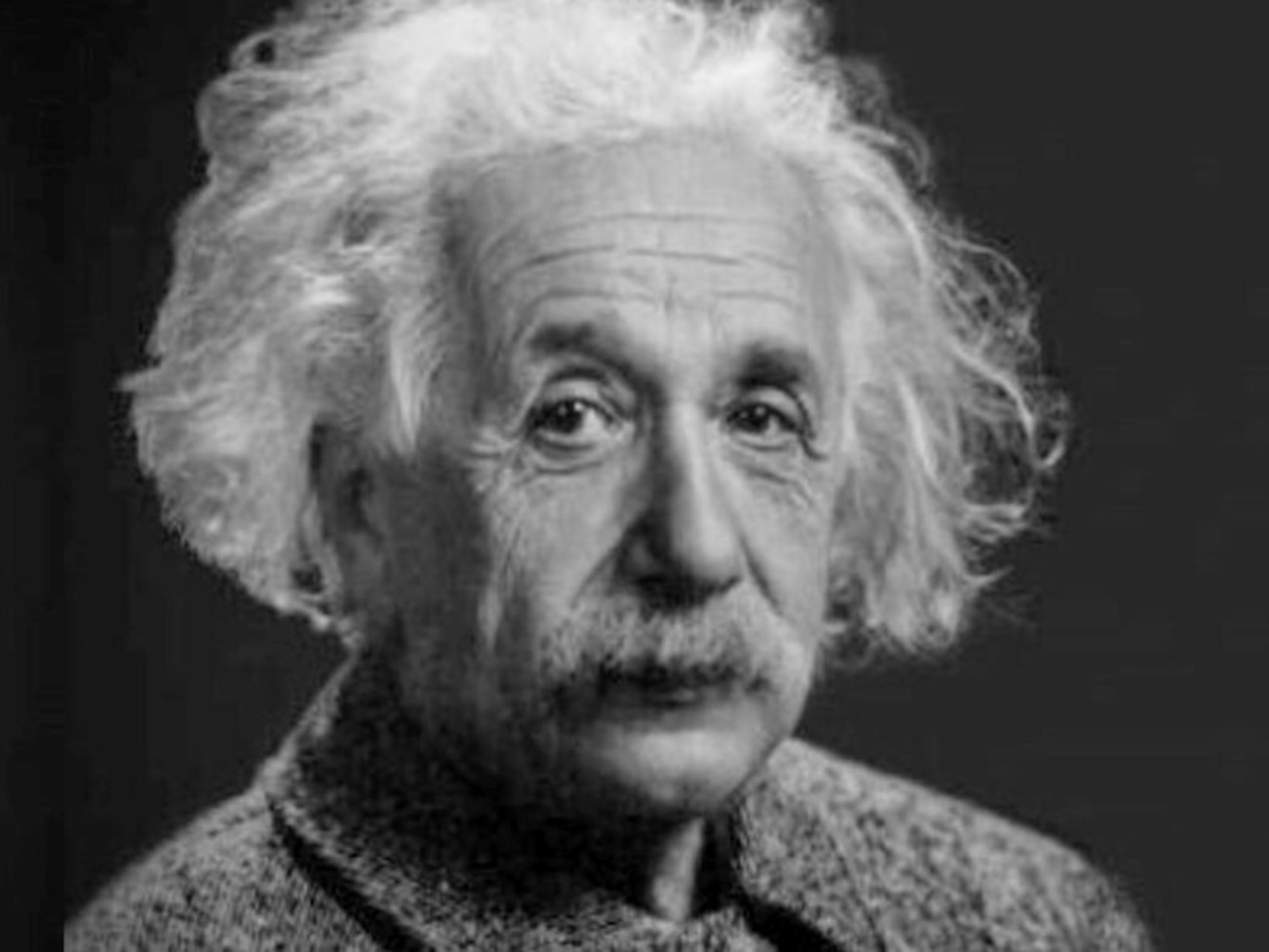 Retrato de Albert Einstein con fórmulas científicas de fondo.