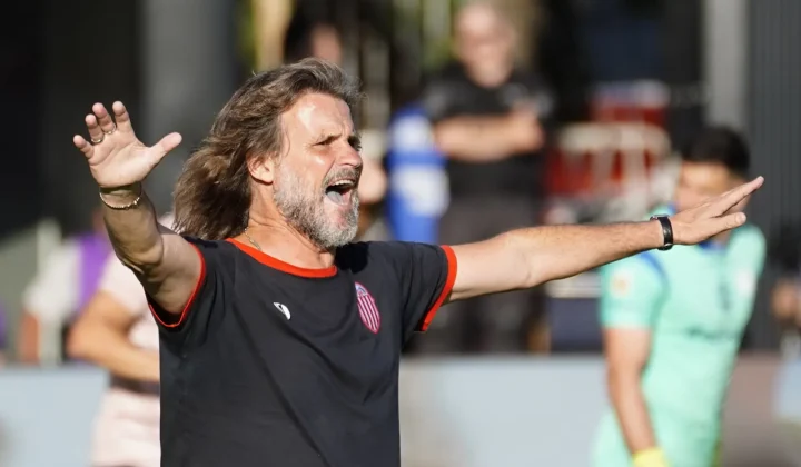 Rubén Darío Insúa deja de ser técnico de Barracas Central