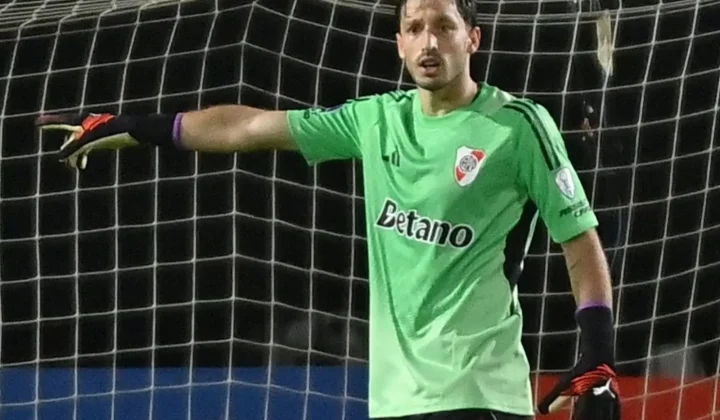 El divertido blooper de Matías Viña como arquero de River que generó risas en la Selección Uruguaya