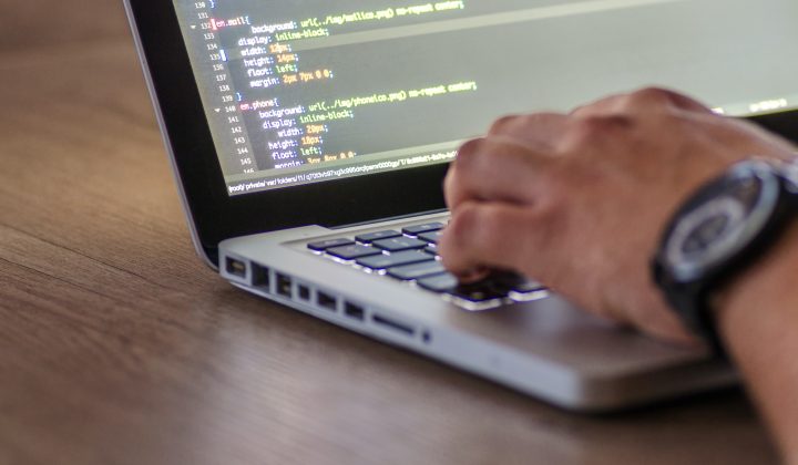 La transformación digital, acelerada por avances en inteligencia artificial, ciberseguridad y computación en la nube, ha generado una brecha
