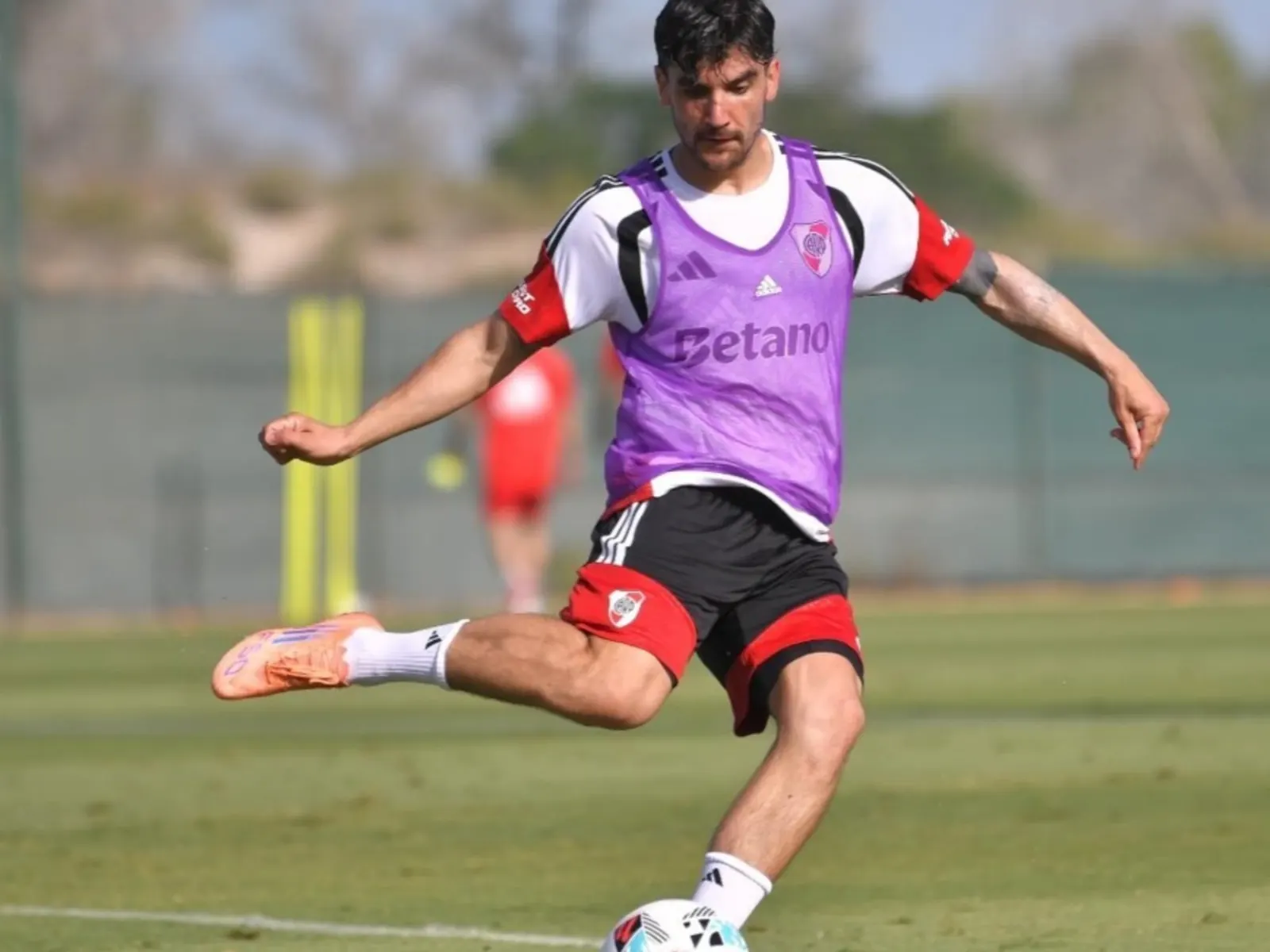 Mauro Arambarri entrenando con el plantel de River Plate en la pretemporada.