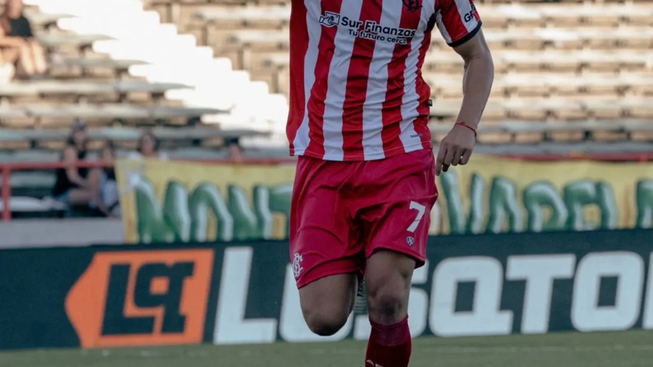 La situación de Facundo Bruera se ha convertido en uno de los focos de atención del mercado de pases del fútbol argentino. El delantero, de