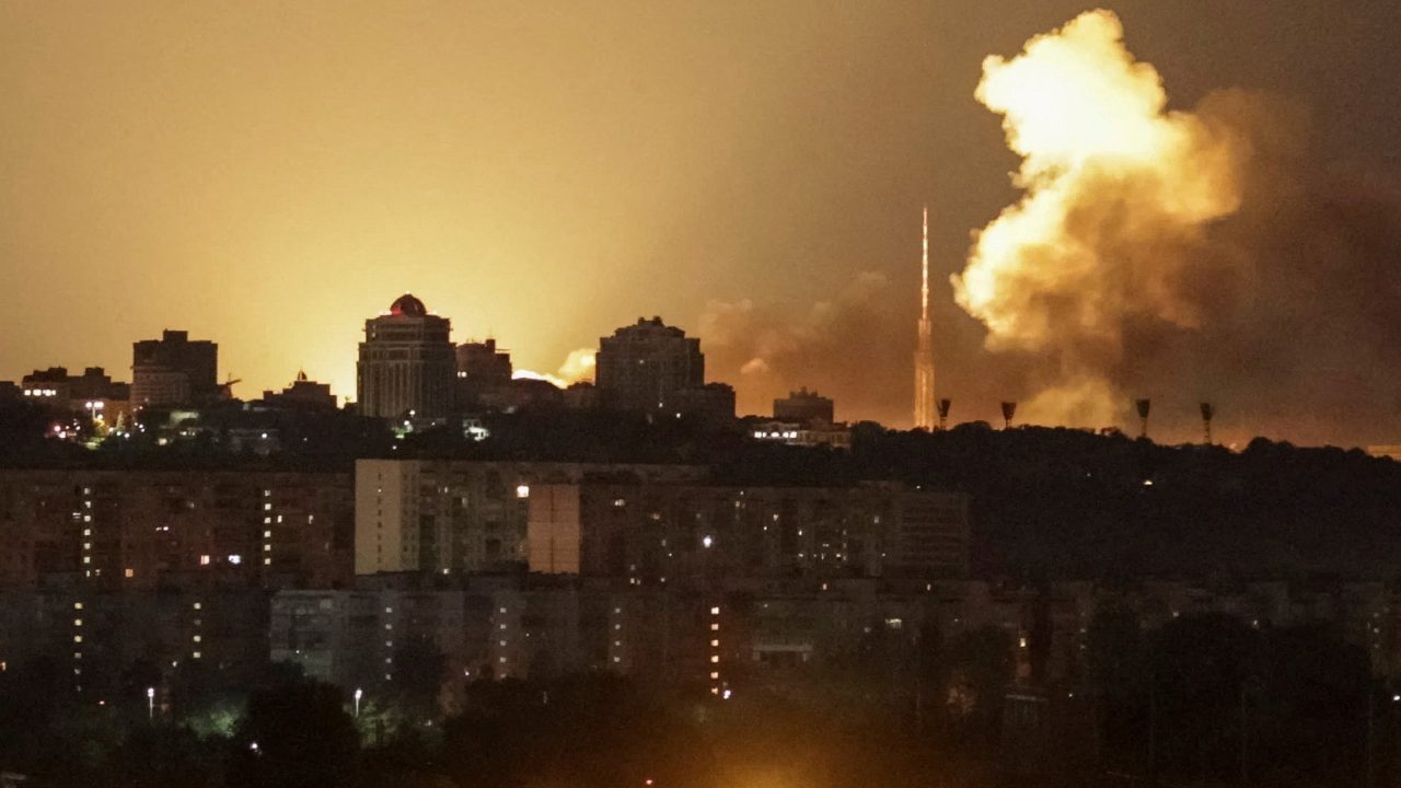 Rusia lanza ataque masivo con misiles balísticos contra Kiev y otras ciudades de Ucrania: al menos ocho muertos