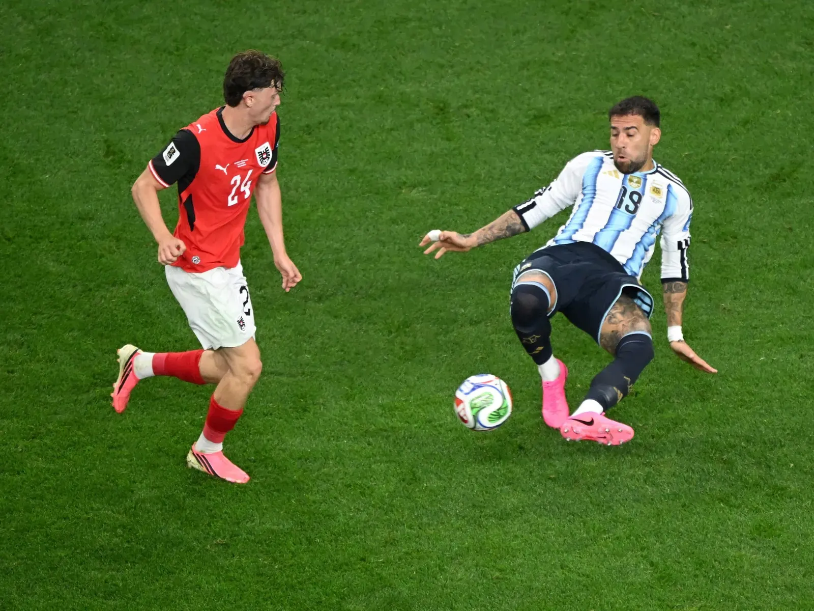 Nicolás Otamendi defendiendo la camiseta de la Selección Argentina.