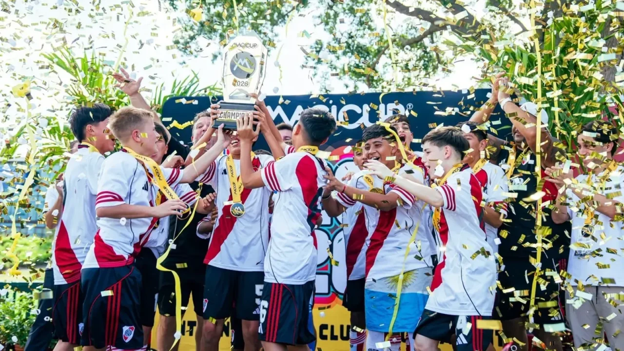 El semillero de River Plate continúa cosechando éxitos a nivel internacional. La categoría 2014 del club se consagró campeona de la MagiCup,