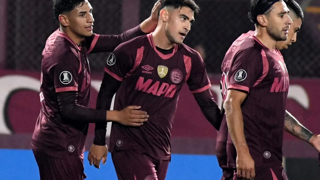 Lanús consiguió el premio consuelo en la Copa Libertadores. El equipo argentino aseguró su clasificación a la Copa Sudamericana al vencer po