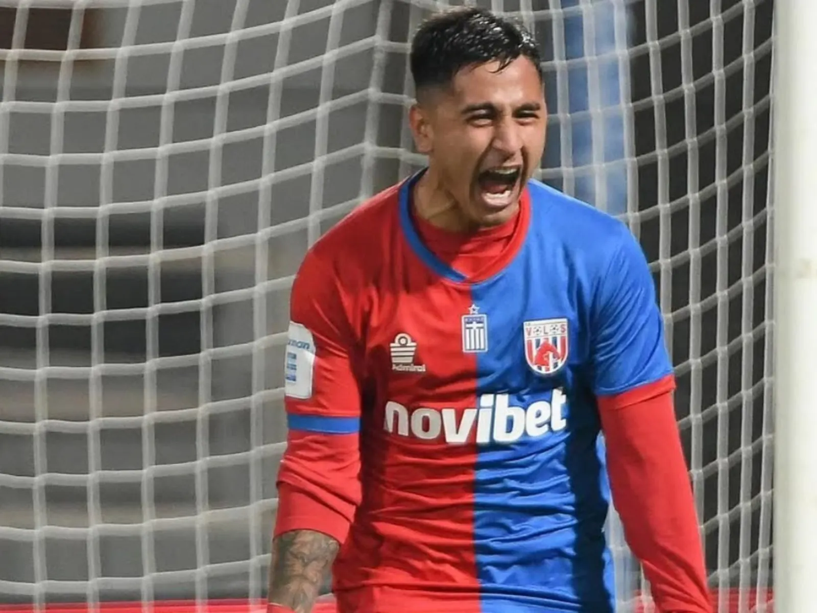 El jugador de fútbol David Martínez en una sesión de entrenamiento con el equipo de Independiente.