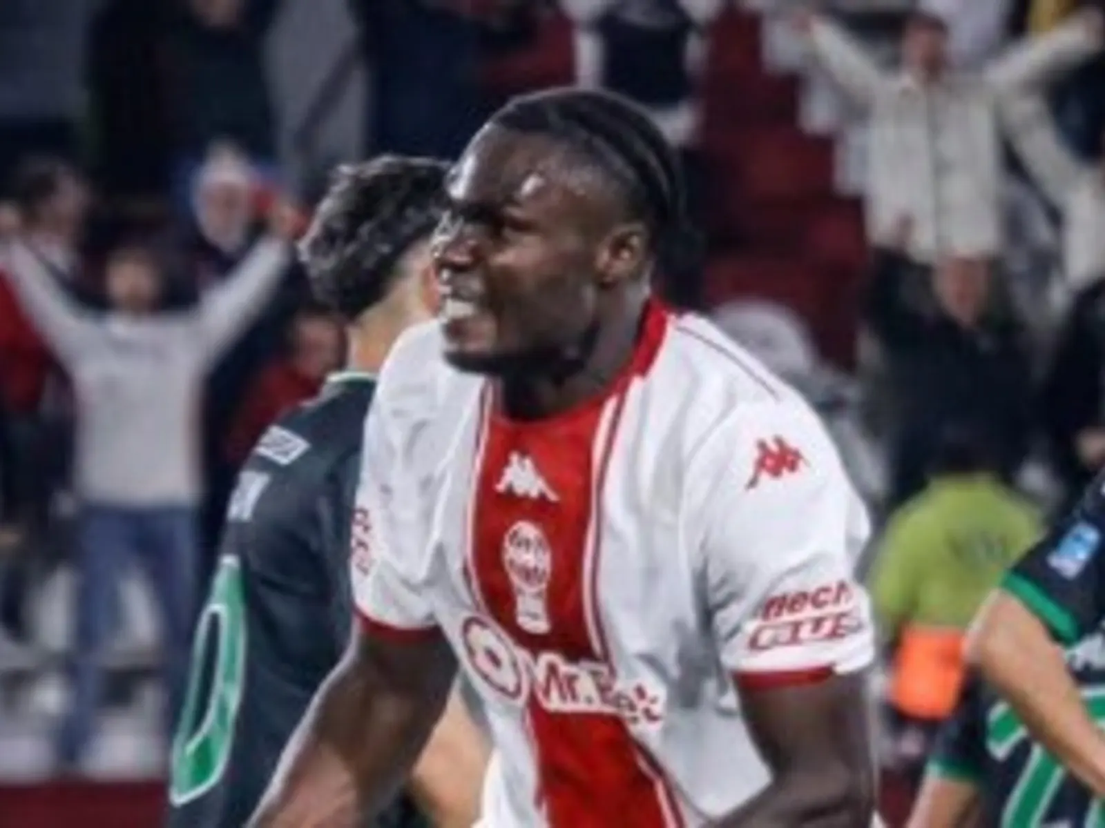 Jordy Caicedo festeja el gol de la victoria de Huracán frente a Banfield en el Torneo Clausura