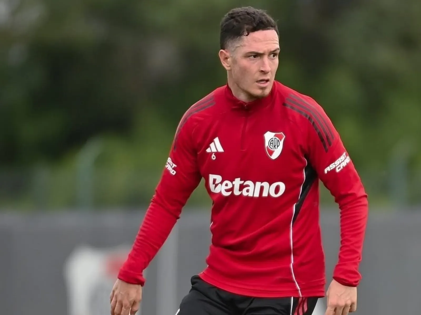 Aníbal Moreno, jugador de River Plate, con una lesión en la rodilla.