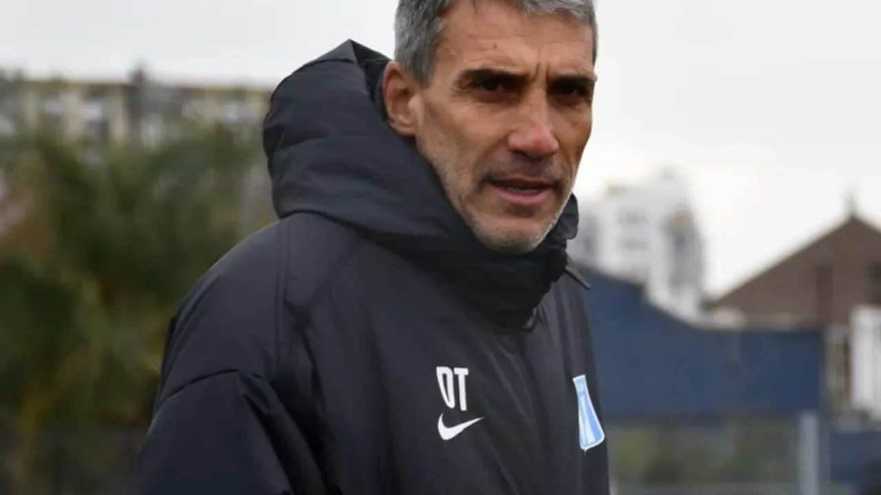 Vojvoda perfila cambios en Racing para visitar a Rosario Central en el Clausura