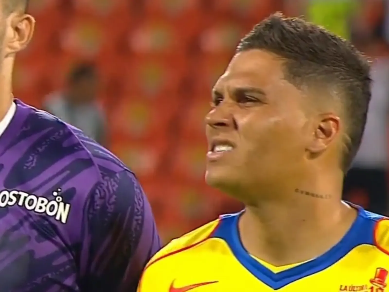 Juan Fernando Quintero durante el amistoso de homenaje a Macnelly Torres en el estadio Atanasio Girardot de Medellín, julio 2026