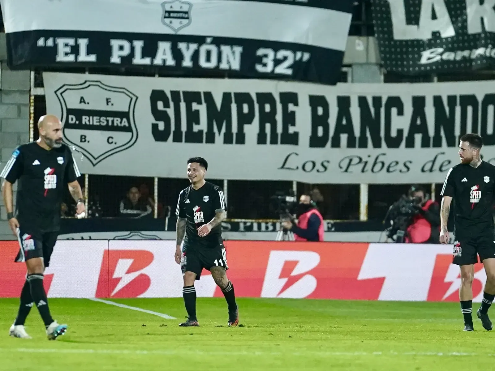 Deportivo Riestra celebra un gol ante Boca Juniors en el estadio Guillermo Laza, Julio 2026, Liga Profesional