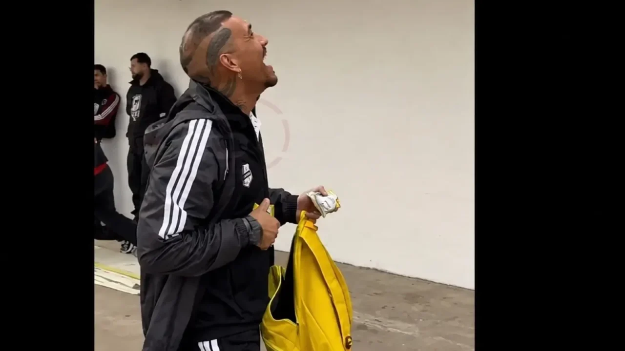 El gesto de Ignacio Arce que endulzó la previa de Riestra ante Defensa y Justicia: repartió alfajores a los niños en Varela