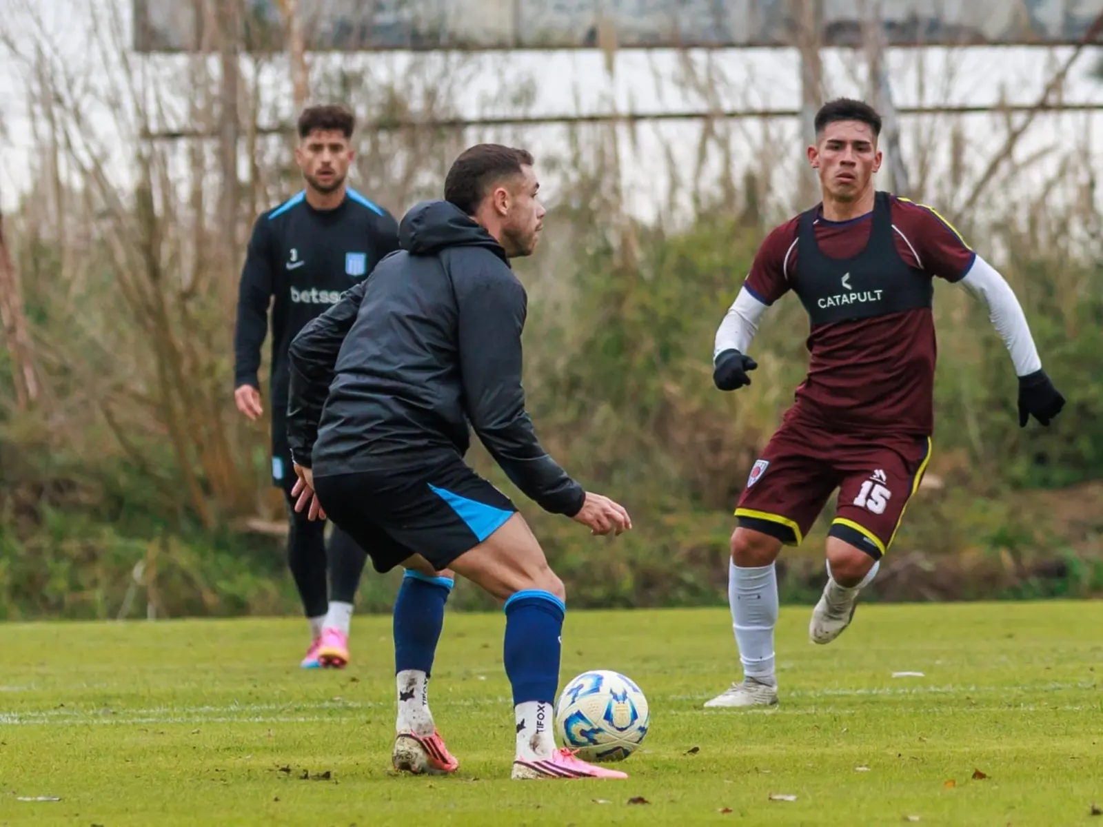 Jugadores de Racing Club en un partido amistoso de pretemporada.