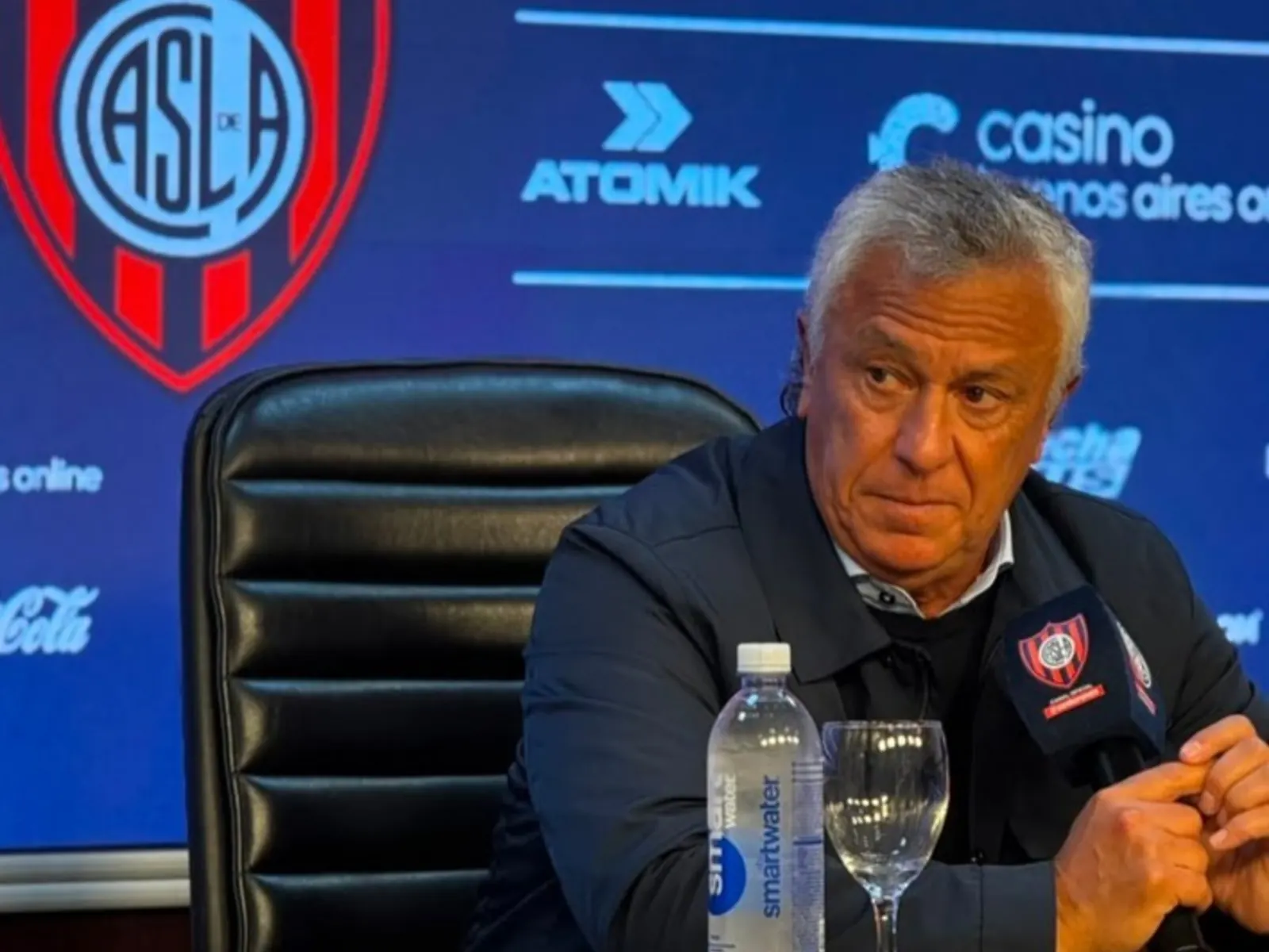Néstor Gorosito, entrenador de San Lorenzo, durante un partido.