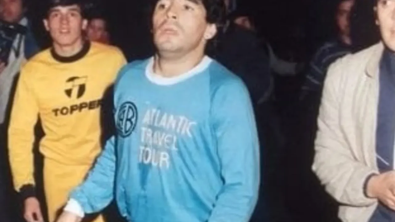 La historia del fútbol argentino está plagada de momentos que rozan lo inverosímil, y pocos episodios capturan esa esencia tan bien como la