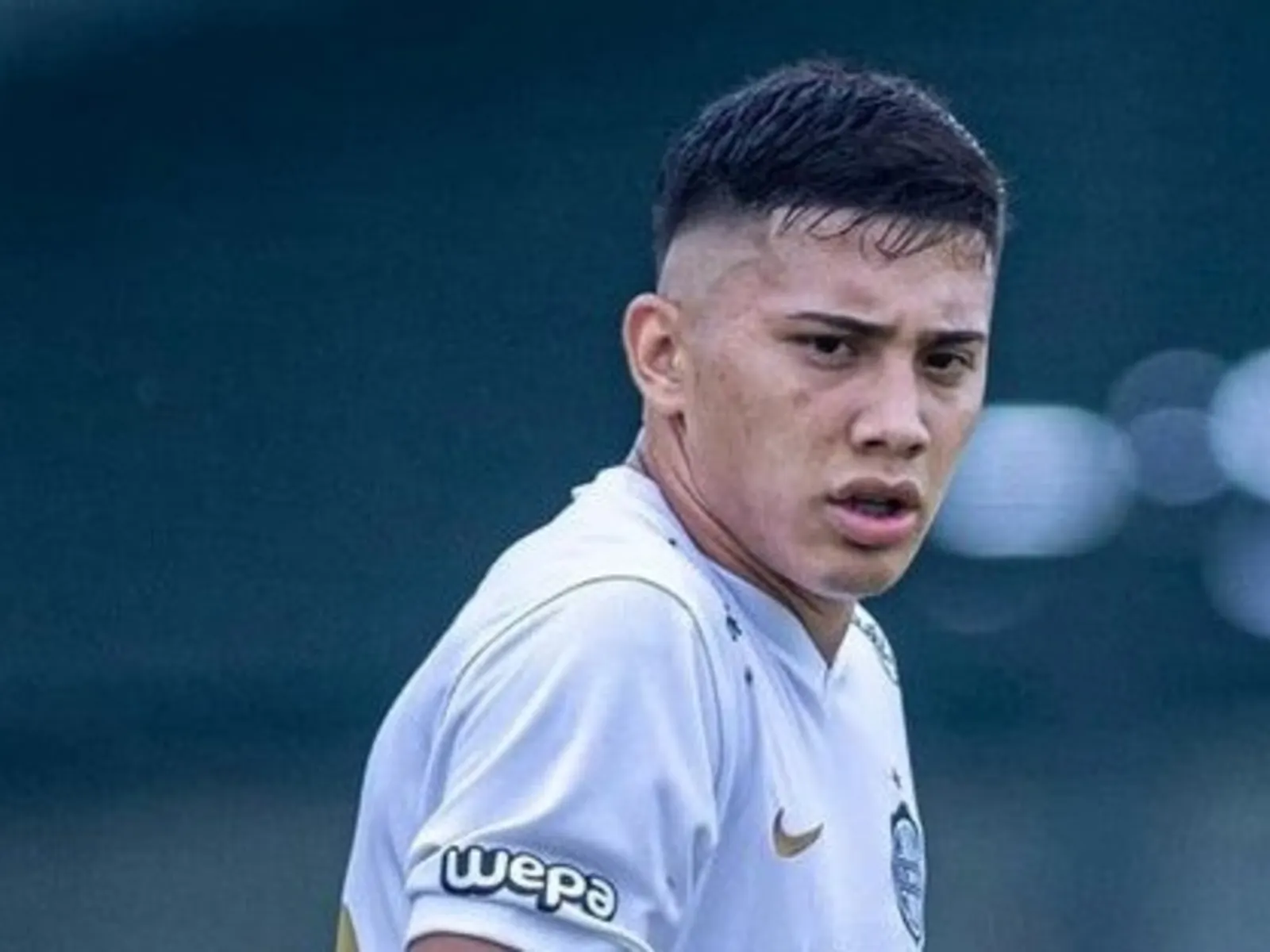 Tiago Caballero durante una práctica con Banfield antes de que la operación se cayera por la inhibición del club