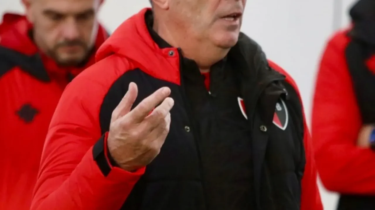 Newell’s apunta alto: busca el regreso de Alan Soñora y la llegada del uruguayo Gonzalo Carneiro