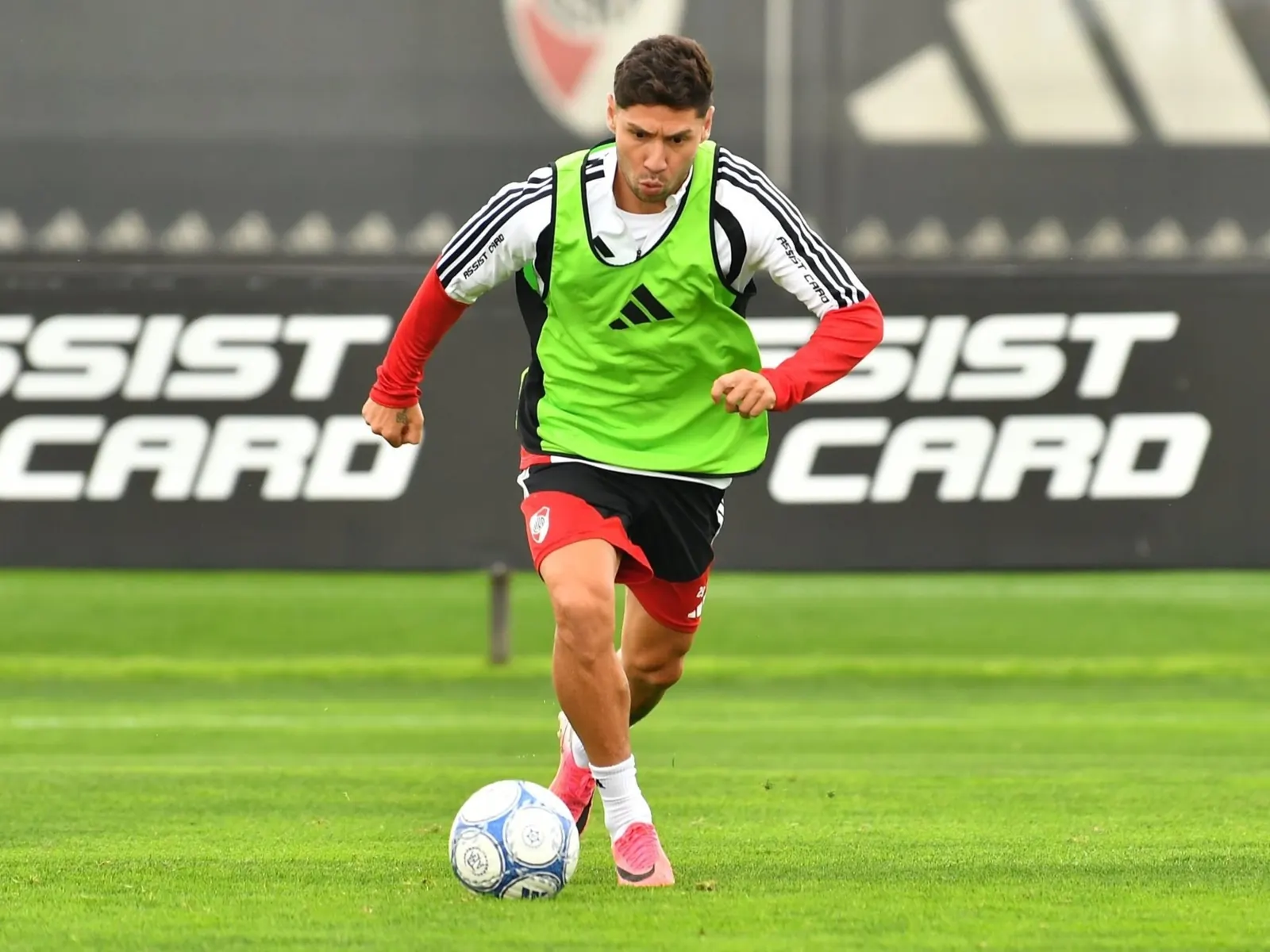 River Plate realiza su último entrenamiento antes del partido contra Gimnasia en el Bosque, bajo la dirección de Chacho Coudet.