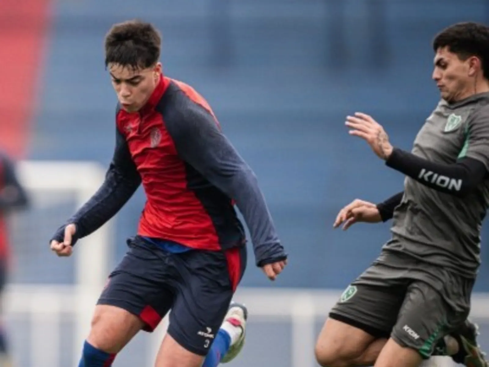 Jugadores de San Lorenzo en un partido de pretemporada contra Sarmiento en el Pedro Bidegain.