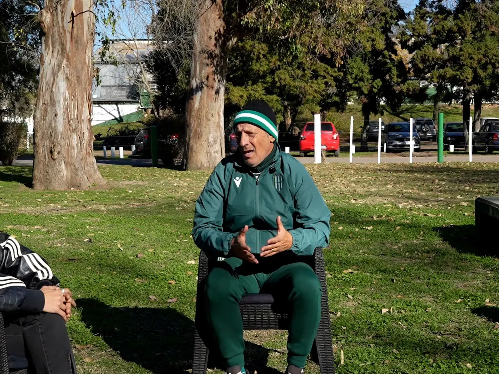 Pedro Troglio, director técnico de Banfield, con gorra deportiva.