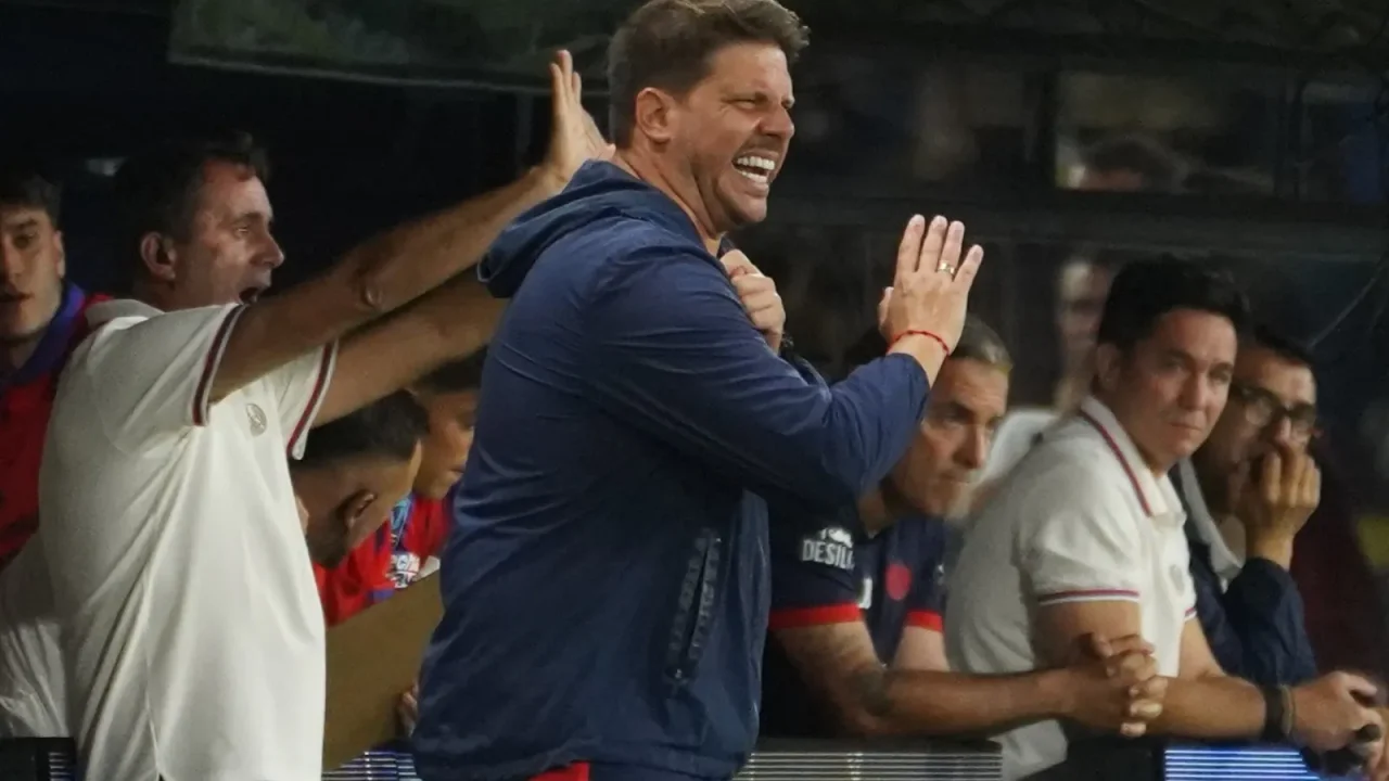 Damián Ayude, el DT que solo perdió un partido ante los “cinco grandes