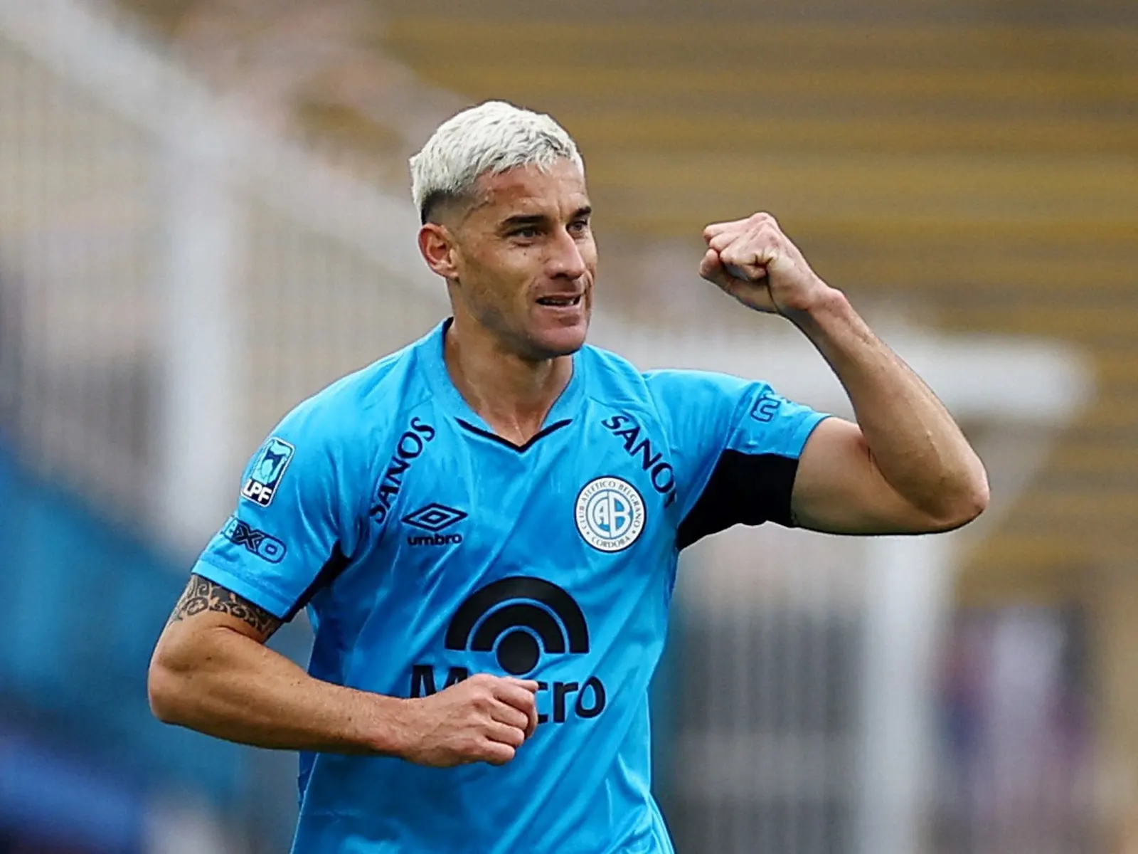 Leonardo Morales, jugador de Belgrano, celebra tras anotar el gol del empate en la final del Torneo Apertura contra River.