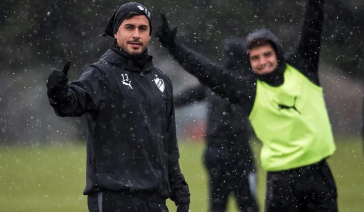 Platense protagoniza insólito entrenamiento bajo la nieve en Mar del Plata