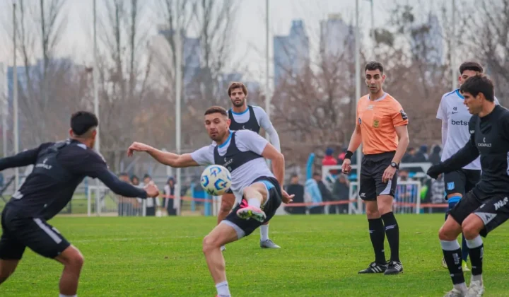 Racing: Vojvoda introduce cambios tácticos y de nombres para su debut en Copa Argentina