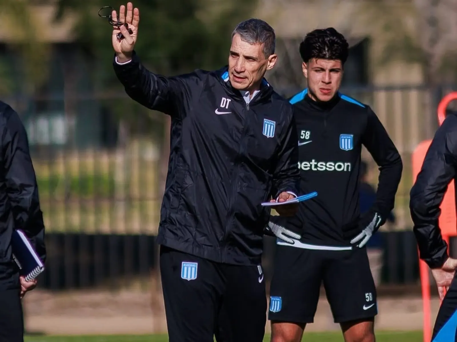 Juan Pablo Vojvoda, entrenador de Racing Club, durante una práctica en Avellaneda previa al partido contra Rosario Central por el Clausura 2026