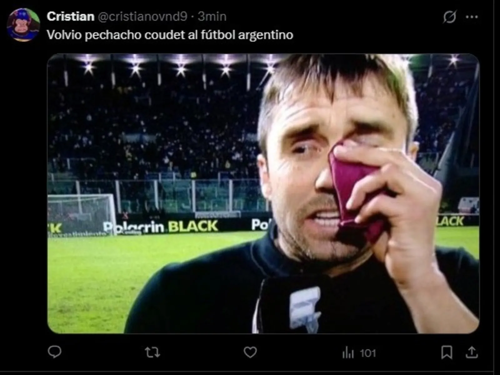 Jugadores de Belgrano celebrando la obtención del Torneo Apertura en el campo de juego.