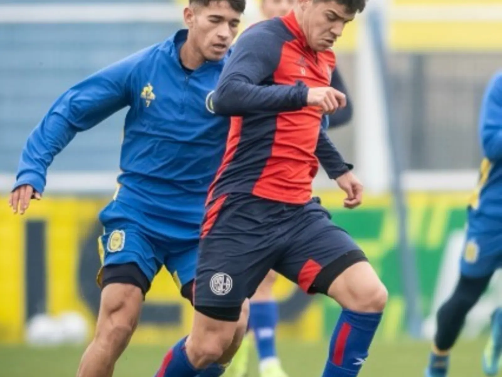 Jugadores de San Lorenzo en un campo de entrenamiento