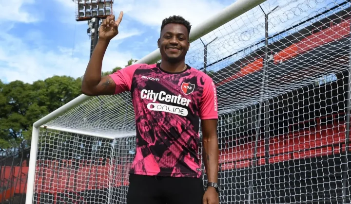 Iván Arboleda regresa al fútbol argentino. El experimentado arquero colombiano, de 30 años, se ha convertido en el nuevo refuerzo de Sarmien