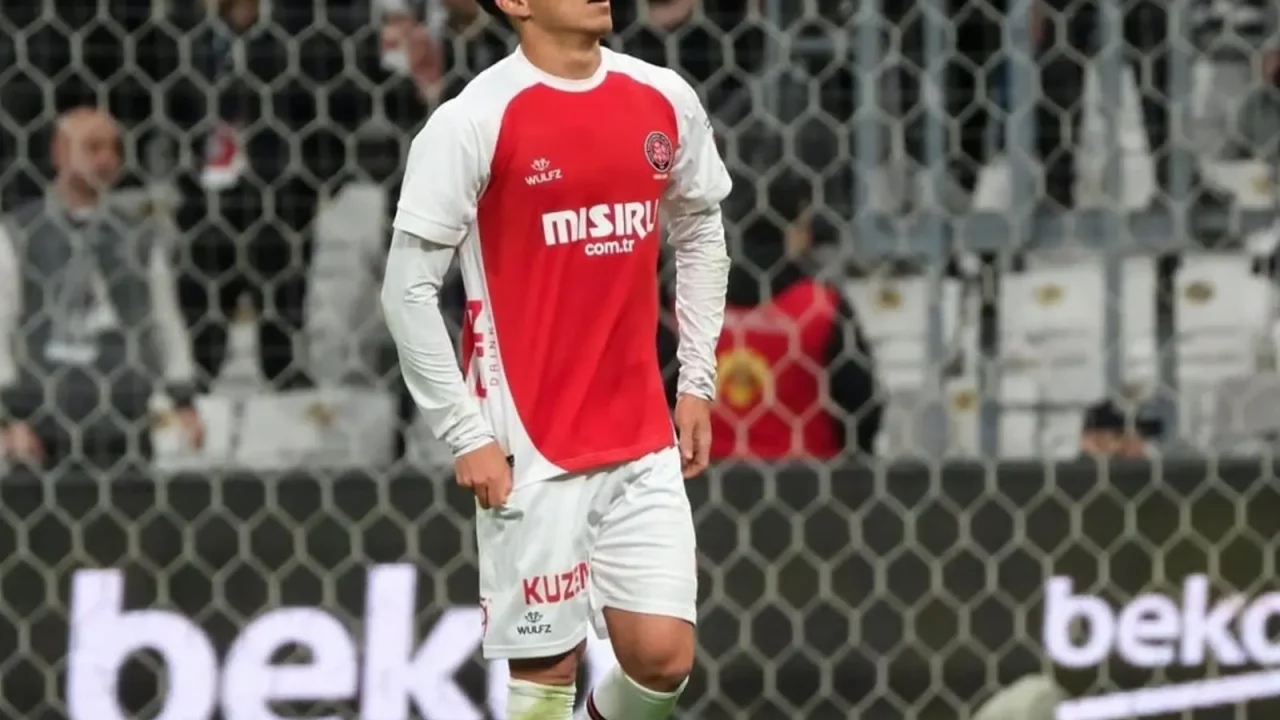 Racing Club suma una nueva pieza a su plantel con la llegada del mediocampista Matías Kranevitter. El volante central, de 33 años, se conver